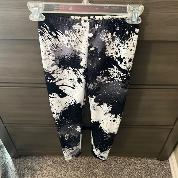 Shein Girls Leggings 9Y black & white splatter detail. Never worn! Brand new - Picture 1 of 3